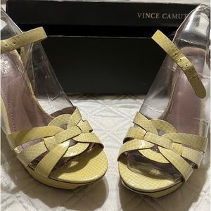 Shoes barely worn.. Keep in original box.